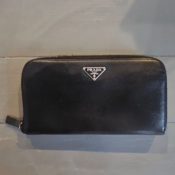 Prada Women's Black Saffiano Leather Zip Around long Wallet - Picture 1 of 6